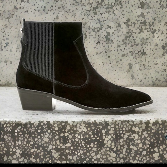 Donald J. Pliner Gazzi Western Bootie Inside Zipper Almond Toe Memory.Foam Boots - Picture 1 of 11